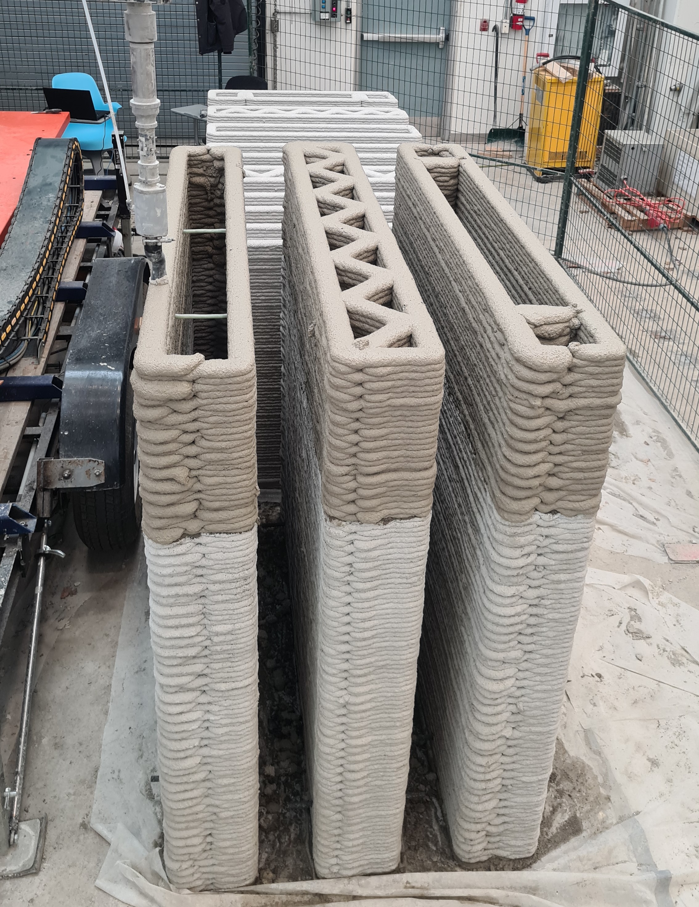 Top view of three short, hollow 3D-printed walls.