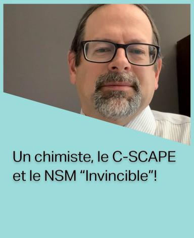 Une carte-image représentant le professeur Doug Goltz à l'intérieur d'un rectangle sarcelle sur lequel est superposée la phrase "Un chimiste, le C-SCAPE et le NSM “Invincible”!" en texte noir.