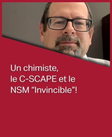 Une carte-image représentant le professeur Doug Goltz à l'intérieur d'un rectangle rouge sur lequel est superposée la phrase "Un chimiste, le C-SCAPE et le NSM “Invincible”!" en texte noir.