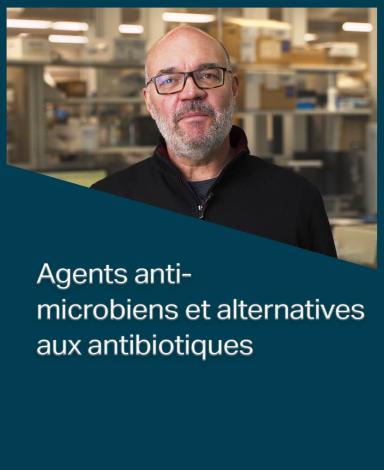Une carte-image représentant le docteur Gerry Wright à l'intérieur d'un rectangle bleu foncé sur lequel est superposée la phrase "Agents anti- microbiens et alternatives aux antibiotiques" en texte blanc.