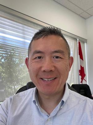 headshot of Robert Zee