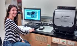 Researcher Layla Molina uses a CFI-funded cell imager to observe human cancer cells