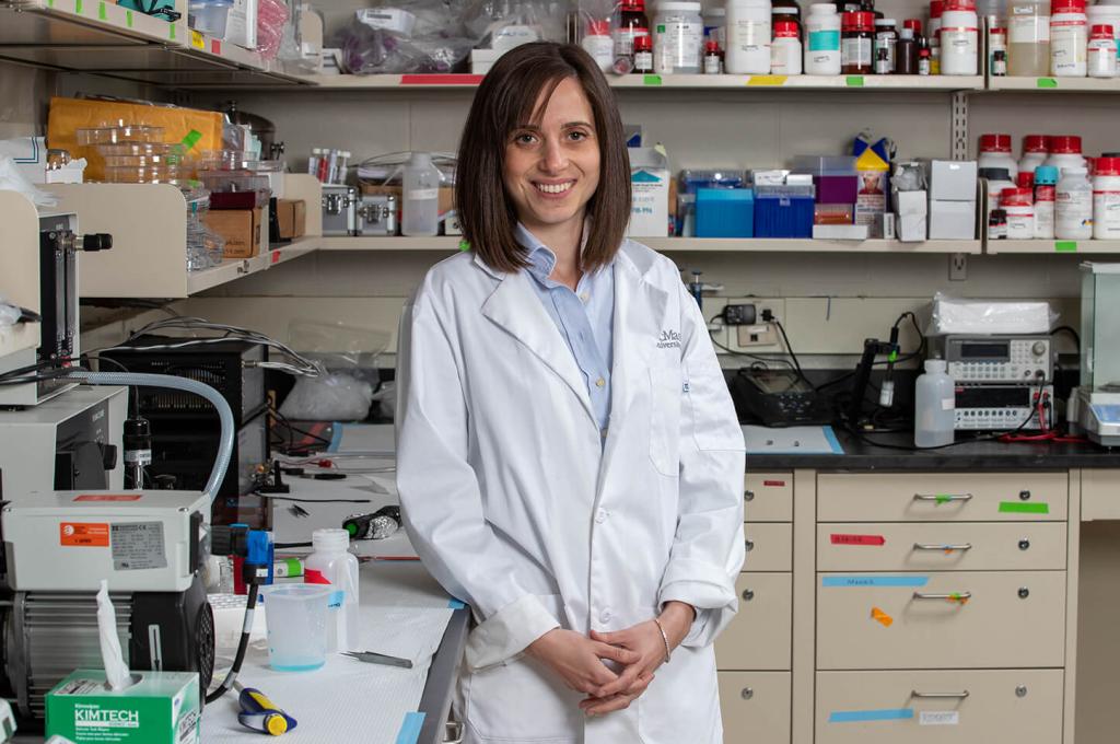 La Dre Leyla Soleymani, de l'Université McMaster, pose pour la photo.