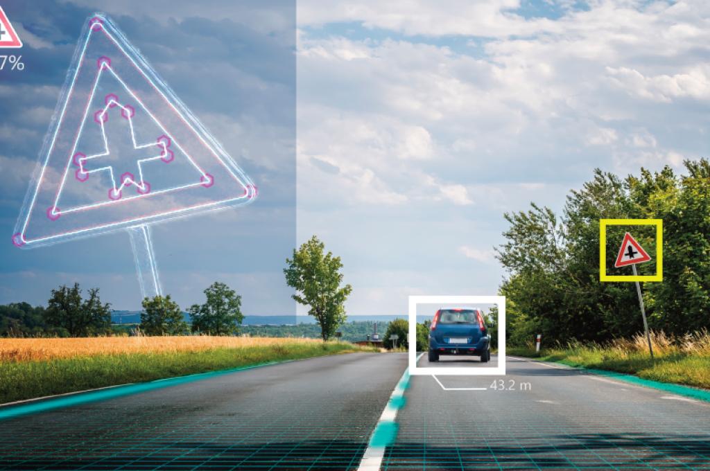Une autoroute à deux voies, vue d’un parebrise, une voiture devant, plusieurs marqueurs numériques superposés sur l’image