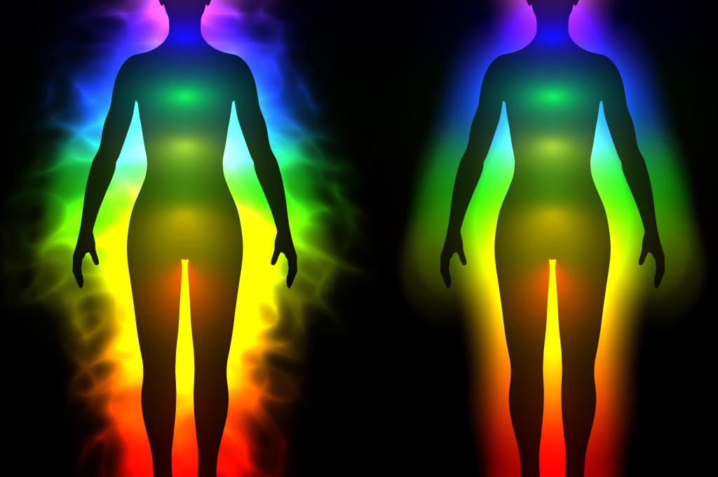 Un arc-en-ciel lumineux jaillit de deux formes humaines côte à côte 